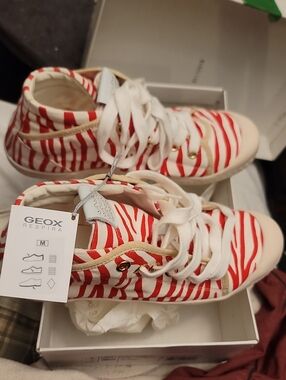 Geox Lds' High-Top Sneakers in Red and White Stripe sz 5.5 - 6